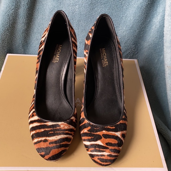Micheal Kors Animal print shoes - Picture 2 of 10